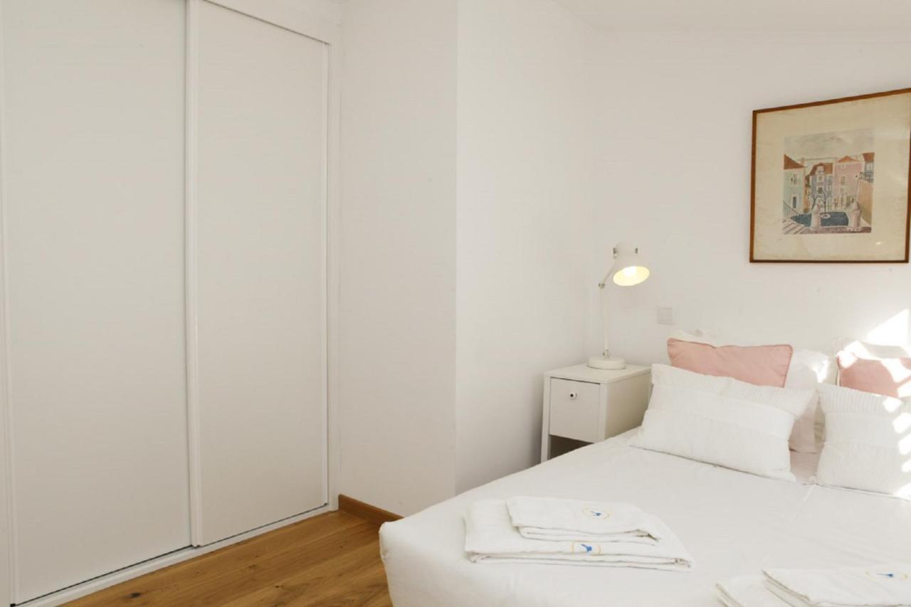 Cushy Apartment With Garden In Ещорил Екстериор снимка