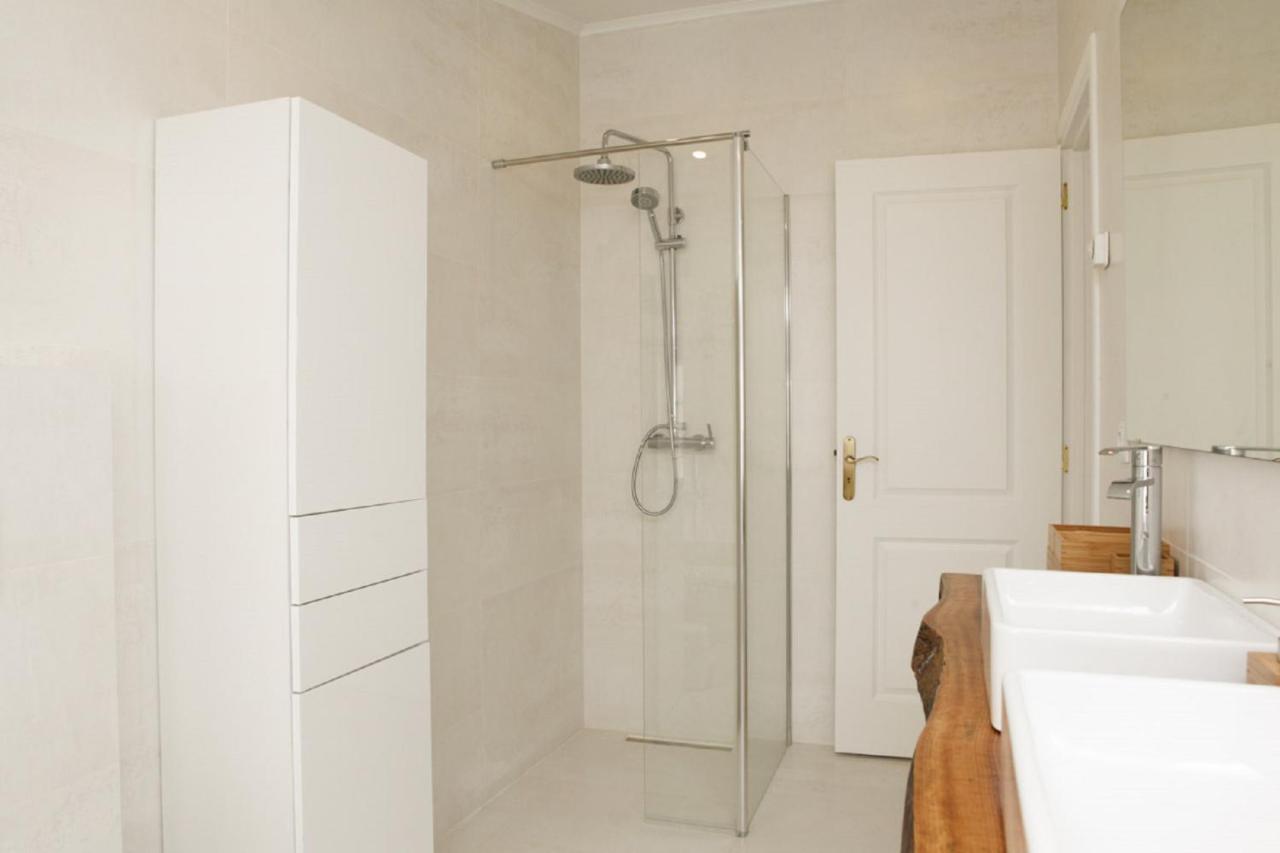 Cushy Apartment With Garden In Ещорил Екстериор снимка